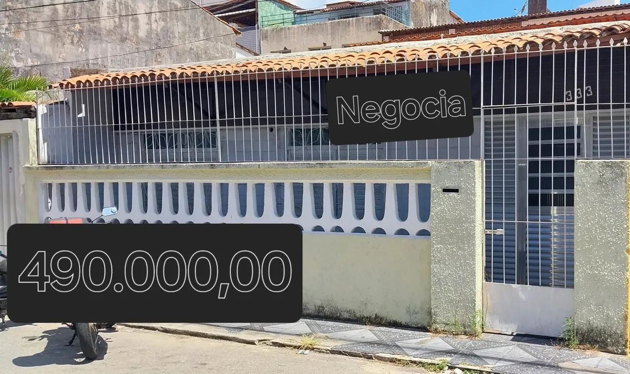 Casa com 4 quartos, com janelas e portas de alumínio.