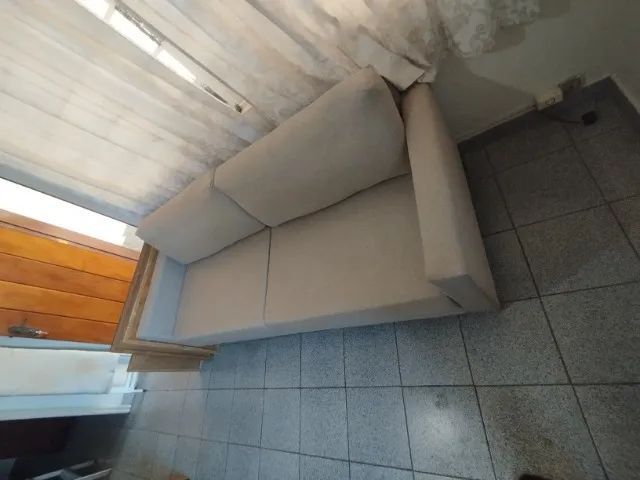 Sofá 3 Lugares Moderno Bege + Puff Decorativo - Lindo - Foto 2