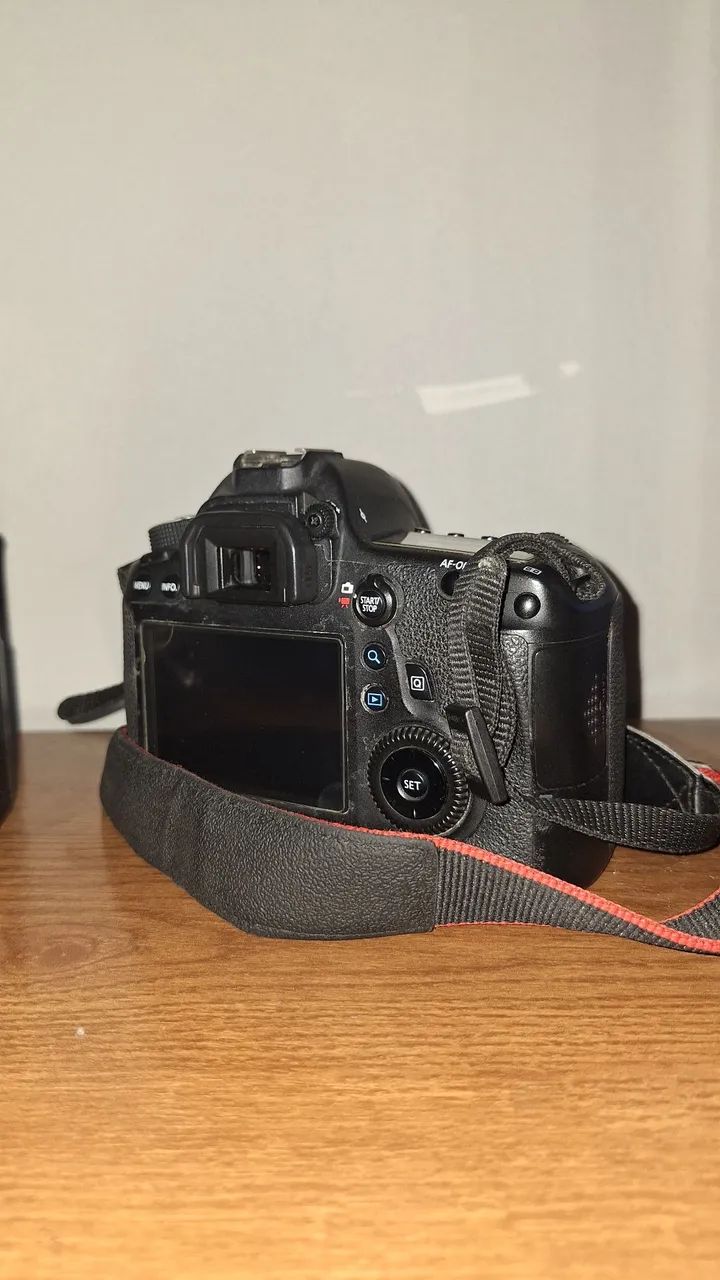 Canon 6D (Corpo) + Acessórios  - Foto 4