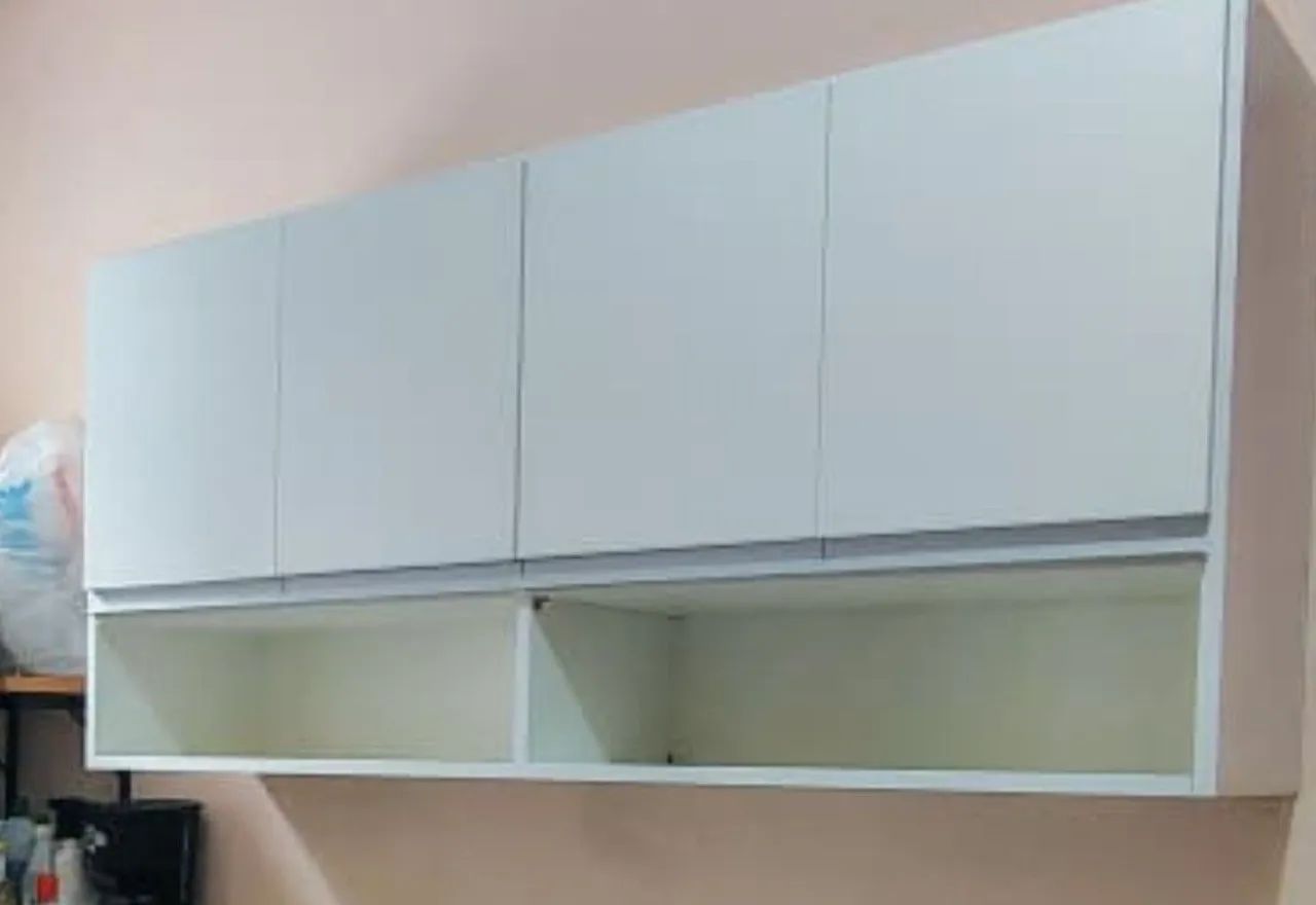 Armário de 4 portas em mdf