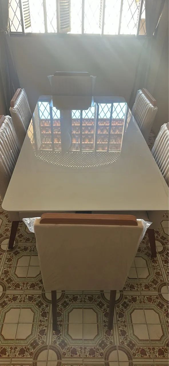 Jogo de mesa com 6 cadeiras - Foto 2