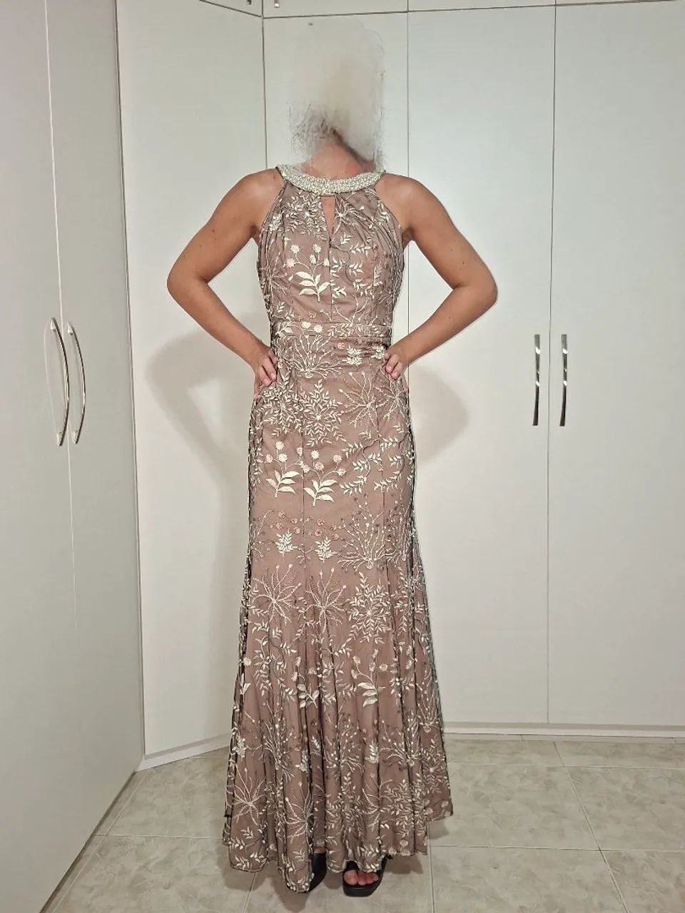 Lindo vestido bege da Oitava Estação 