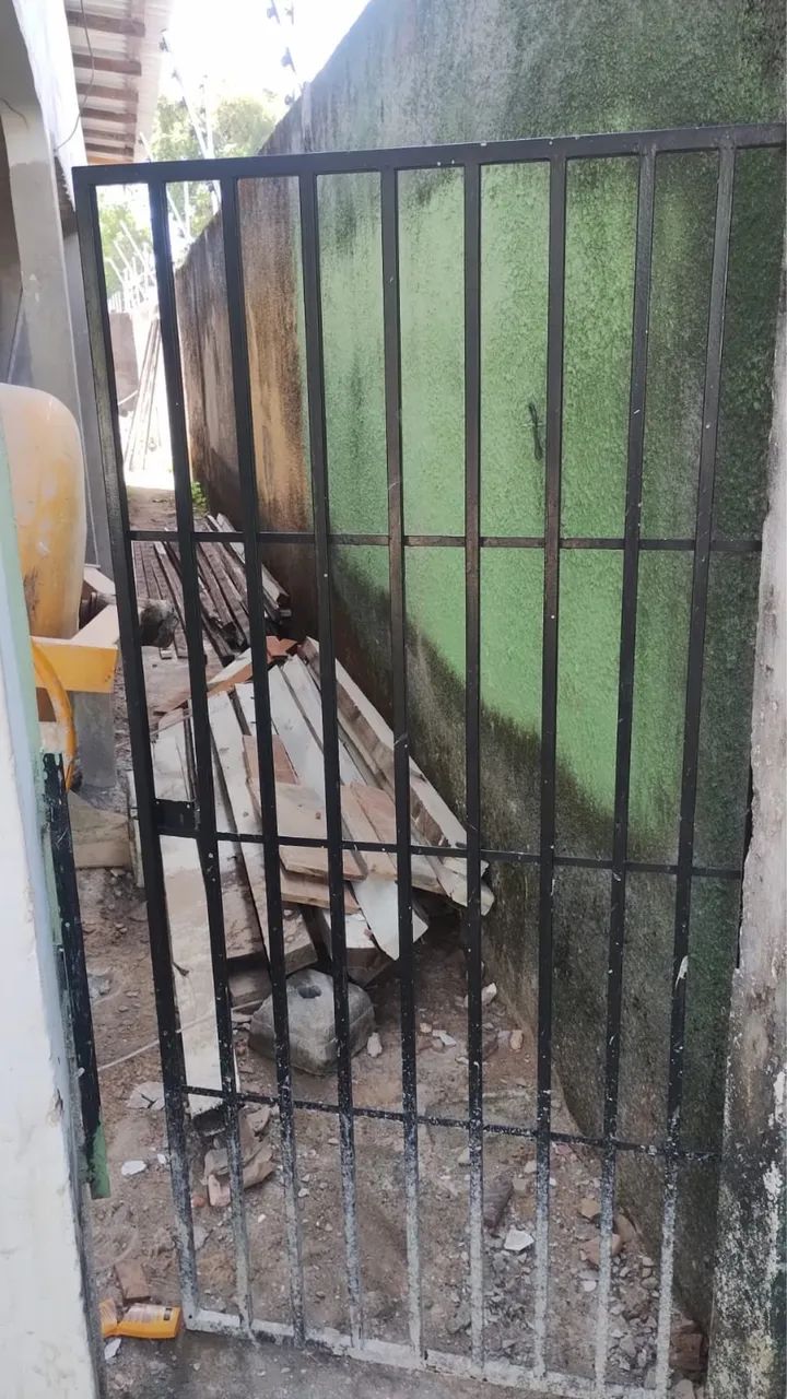 Gate measuring 80 x 1.60 m