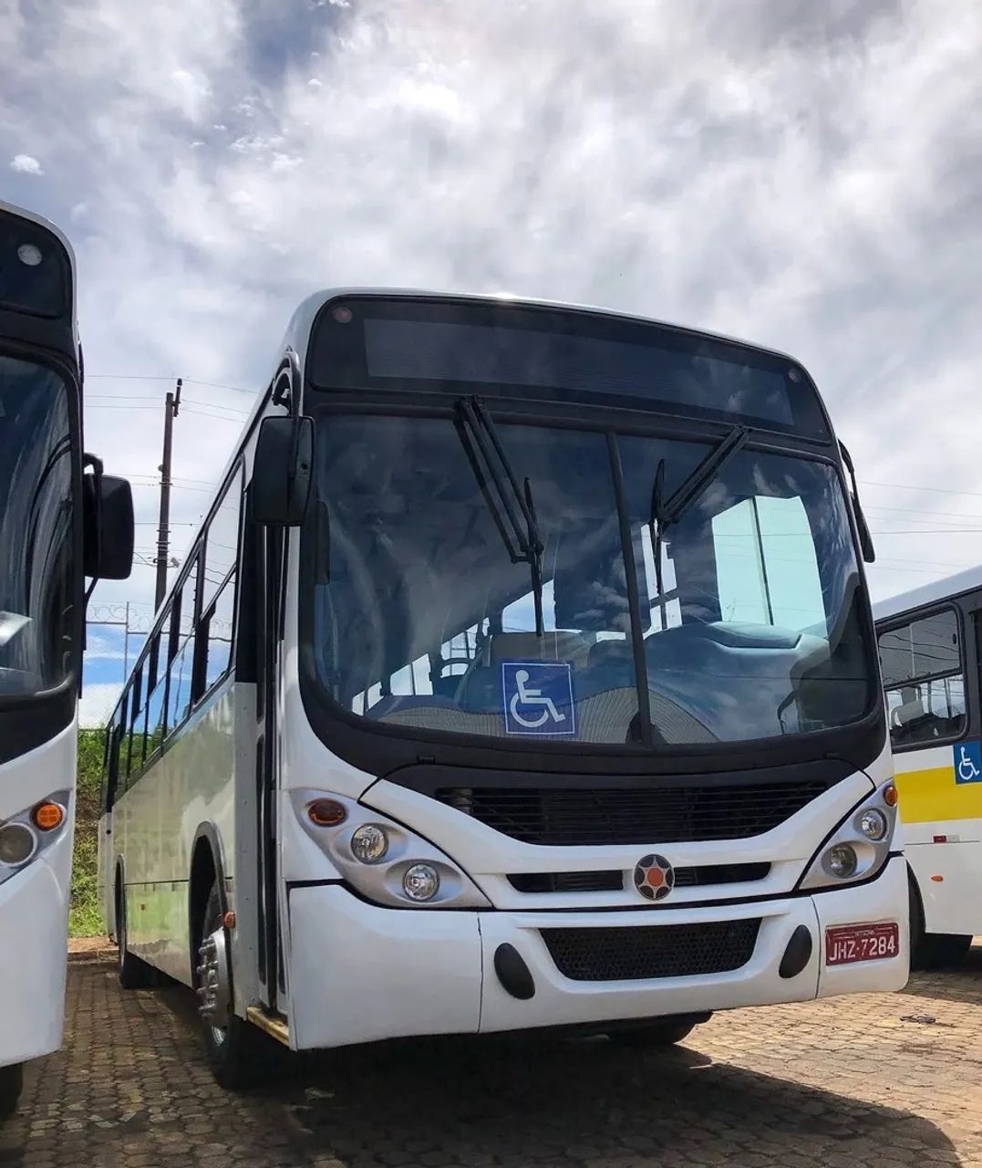 ÔNIBUS NO PARCELAMENTO 