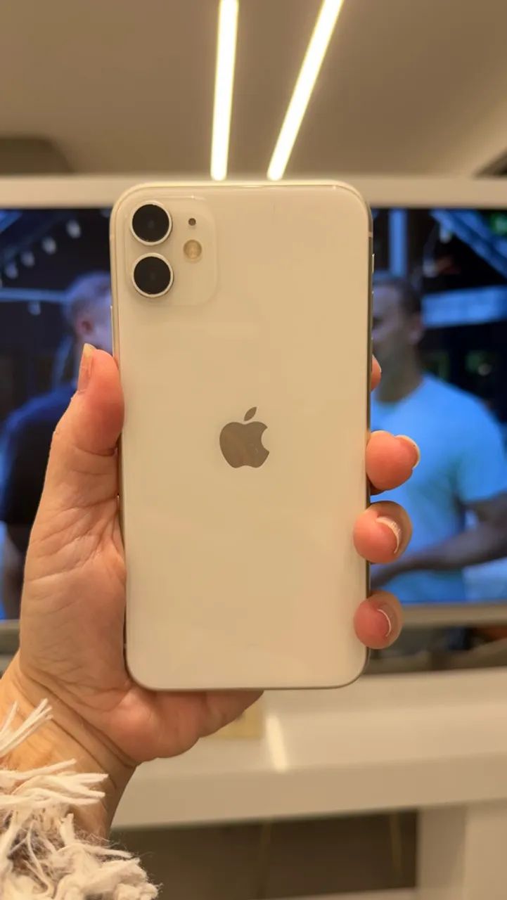 iPhone 11 branco todo original - tudo funcionando perfeitamente, com caixa  - Foto 2