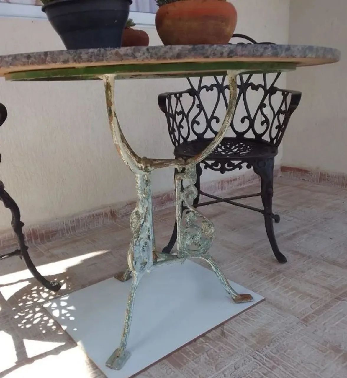 Mesa para jardim granito e ferro fundido.Conservada - Foto 4