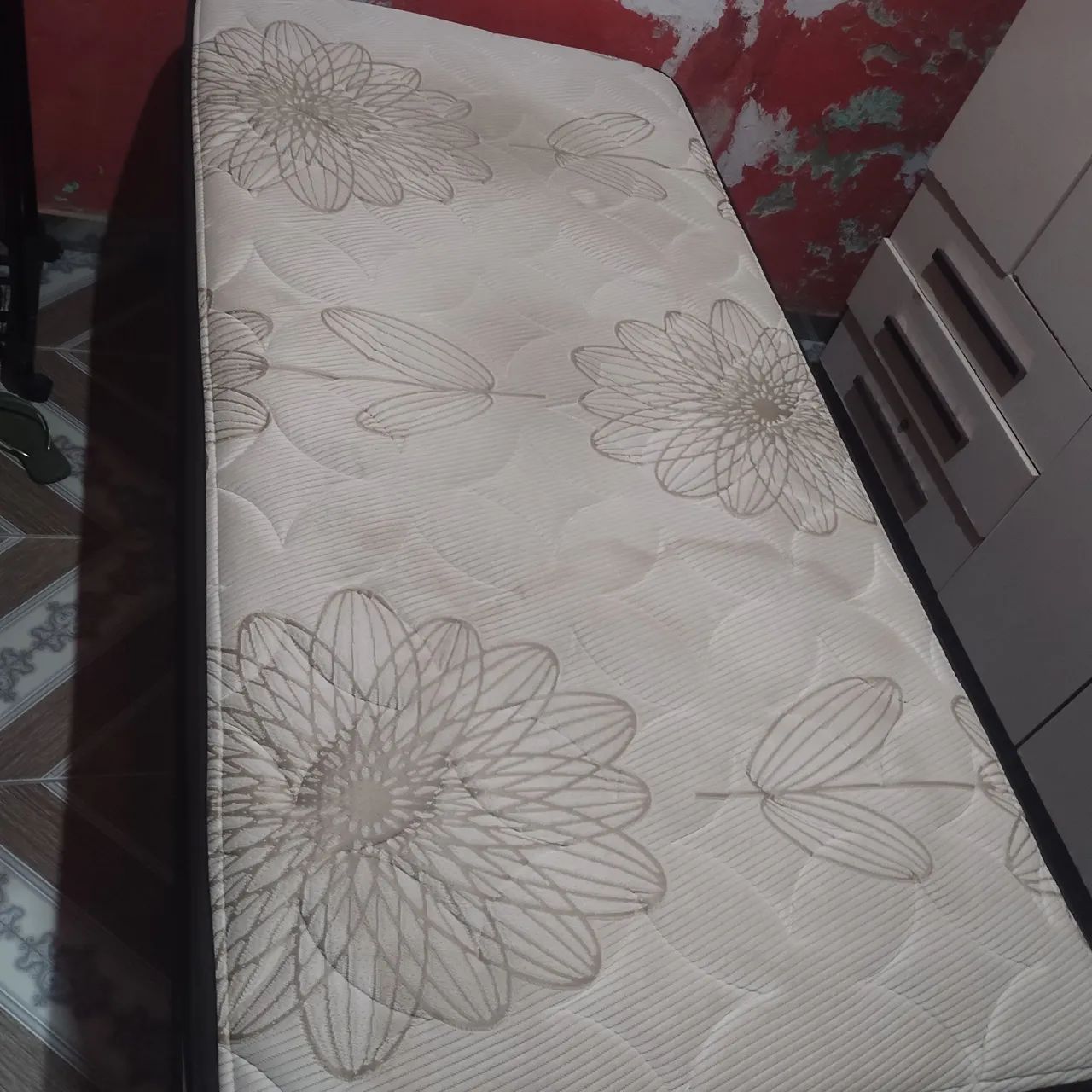 Cama box , solteiro.