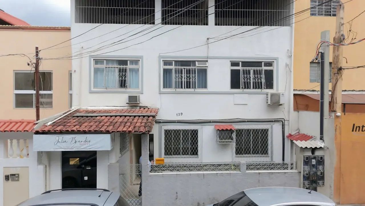 ALUGA-SE 