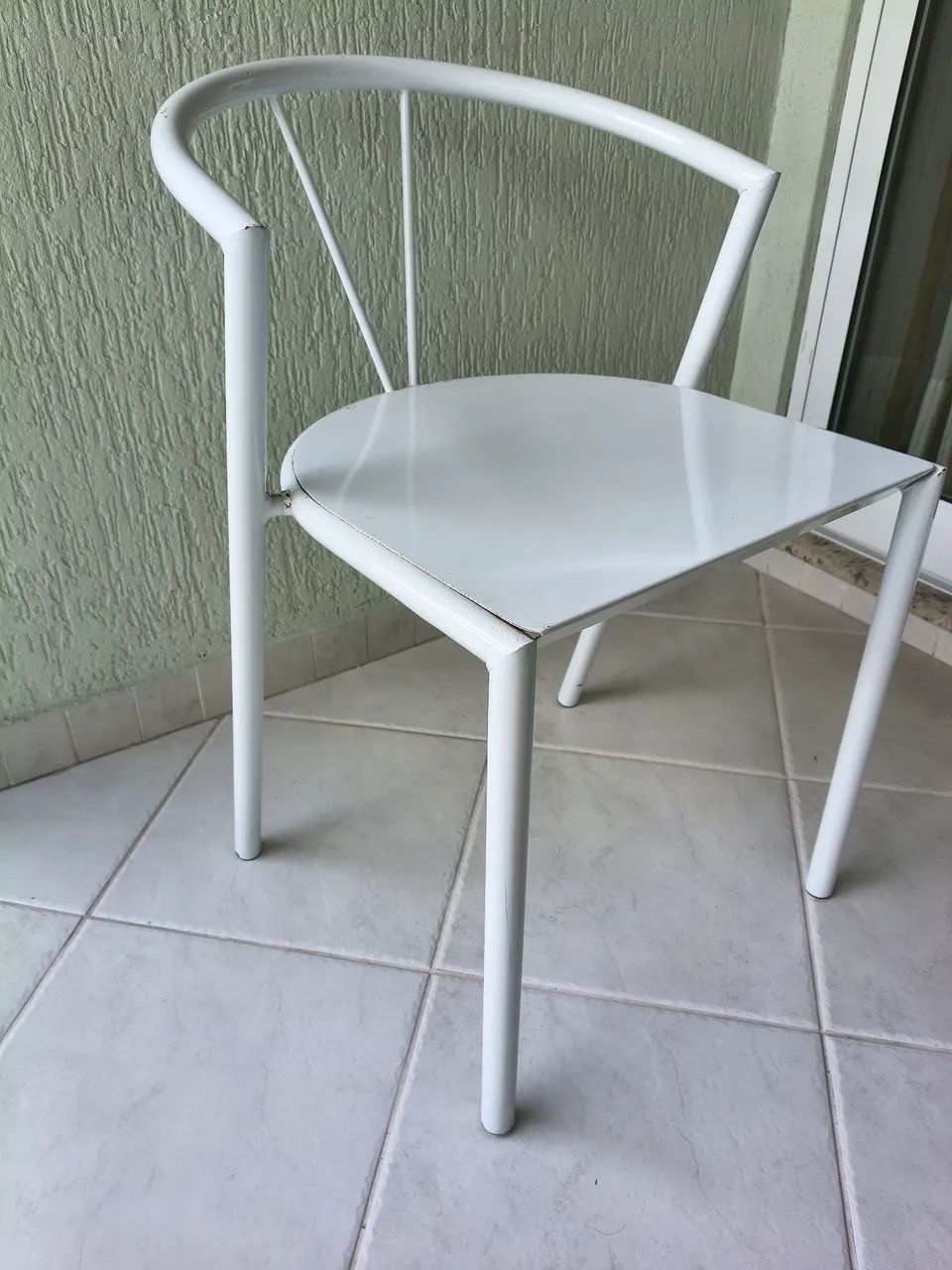 Jogo de mesa e 4 cadeiras - Foto 3