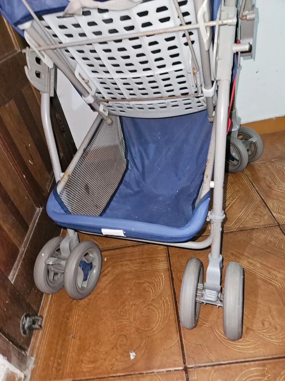 Carrinho de Bebê  Brinde: Trocador - Foto 4