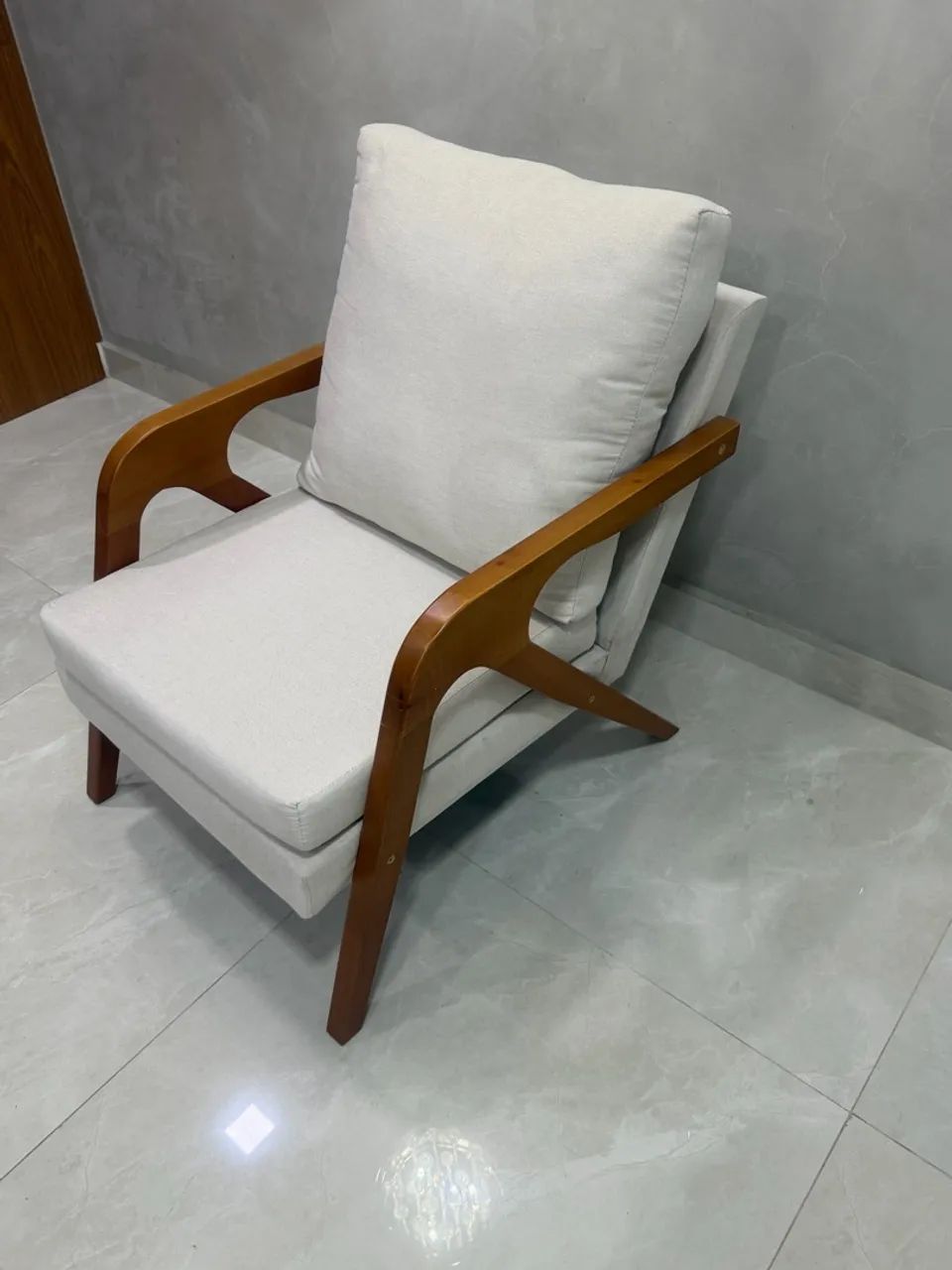 Poltrona off white sem nenhuma avaria !