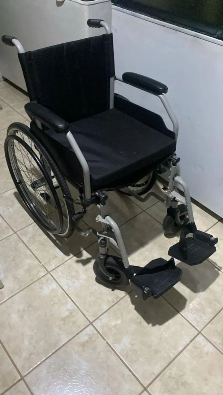 VENDO CADEIRA DE RODAS - Foto 4