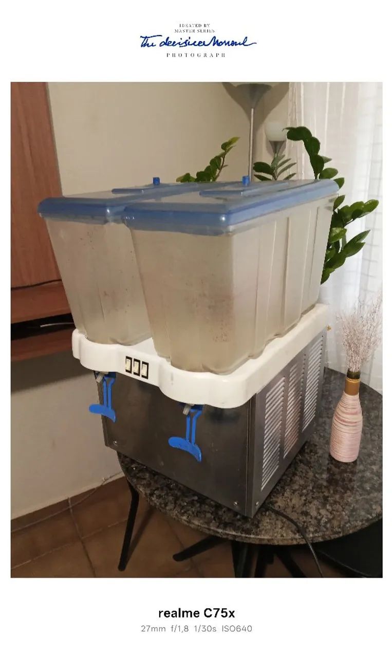 Refresqueira 220 funcionando 