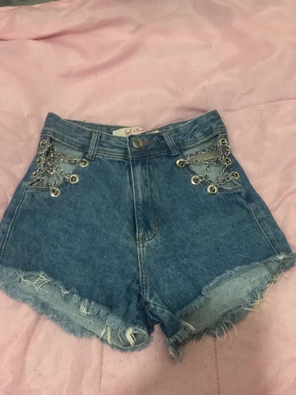 short jeans com corrente y2k sal e pimenta - Foto 4