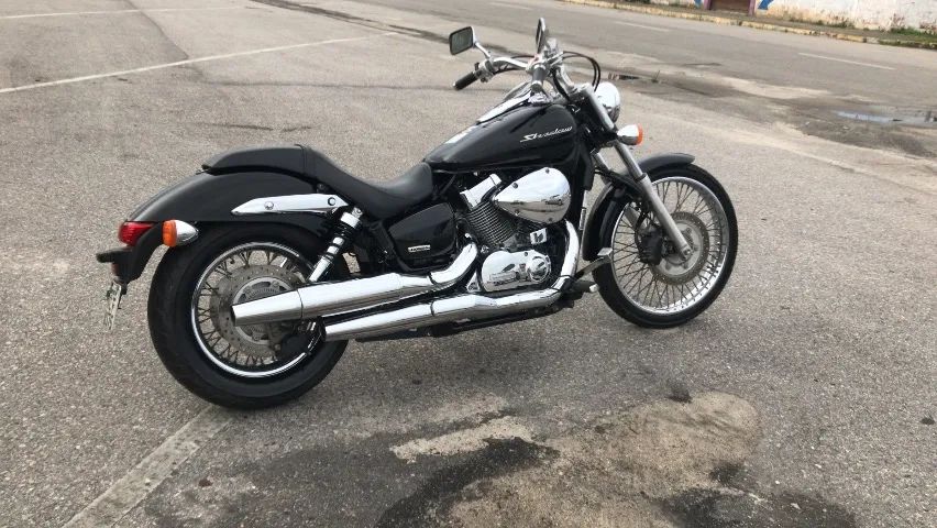 Shadow 750