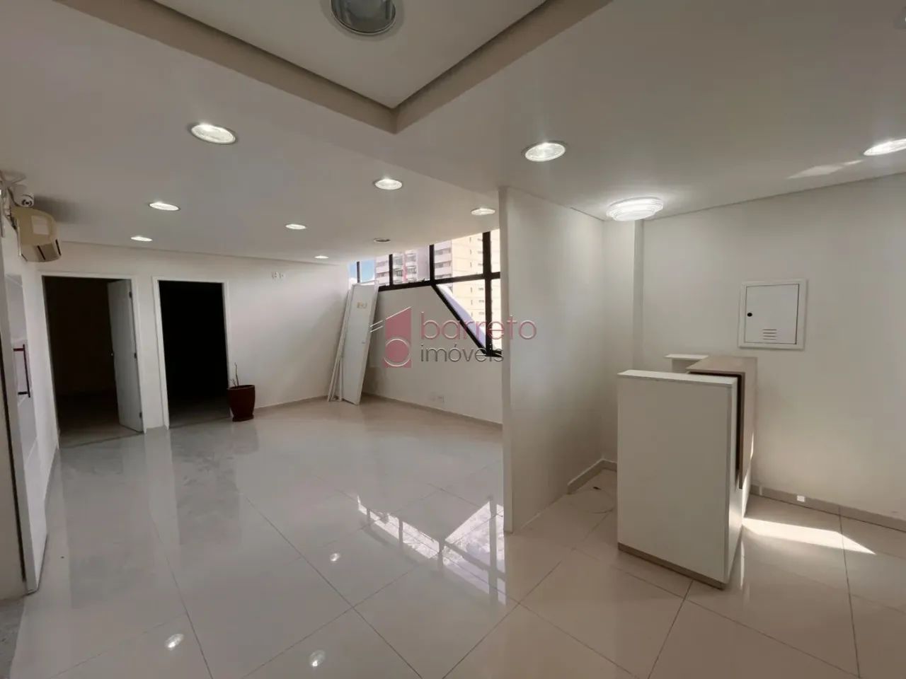 SALA COMERCIAL NO EDIFÍCIO SAINT PIERRE - JUNDIAÍ/SP
