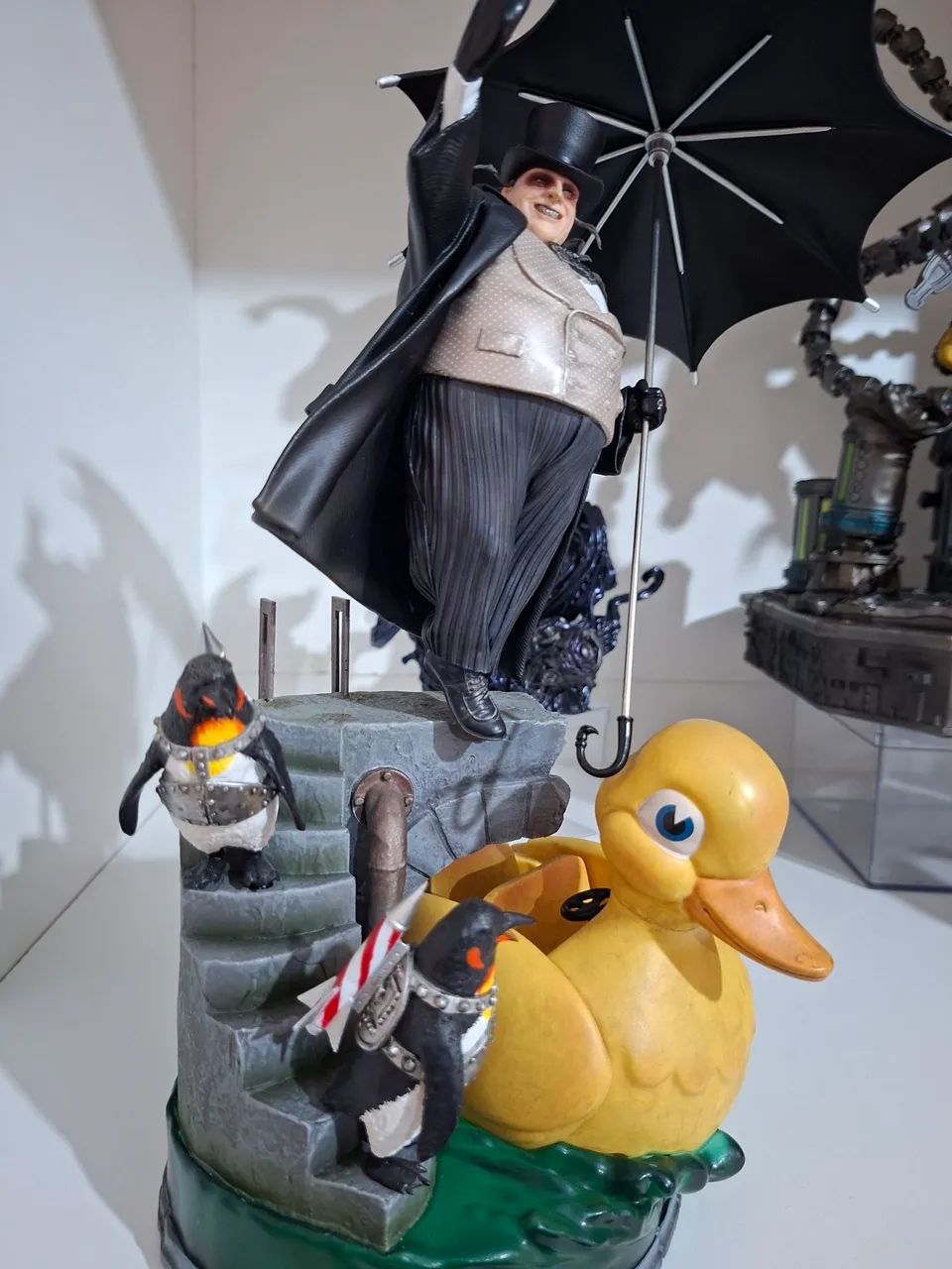 Pinguim Iron studios 1/10 com caixa  - Foto 5