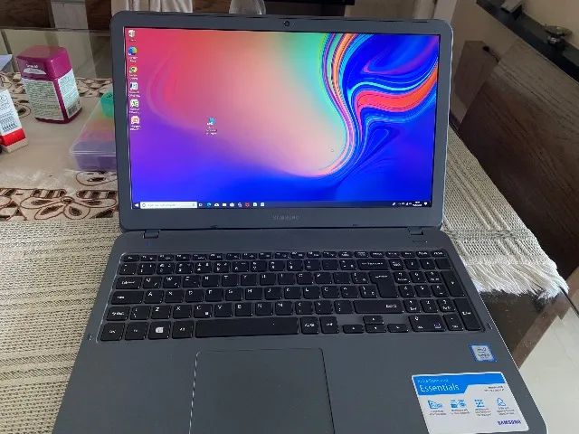 Notebook Samsung linha essentials 1tb 4gb ram Usado poucas vezes