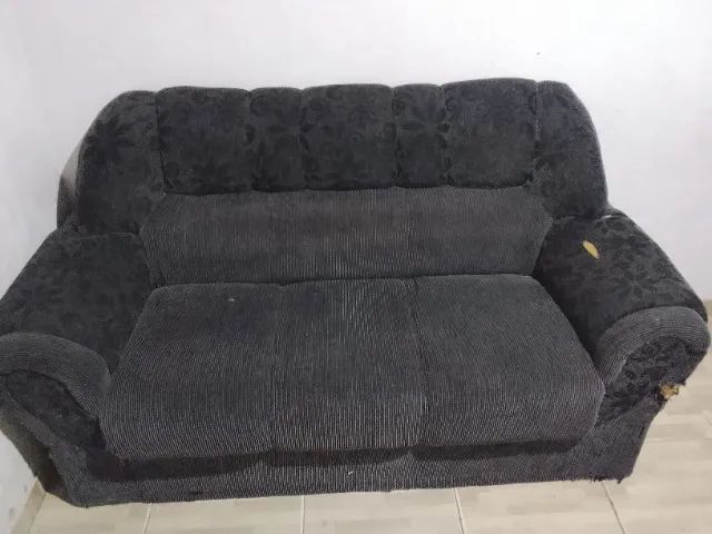 Sofá médio usado mais está em bom estado 65580433945473120