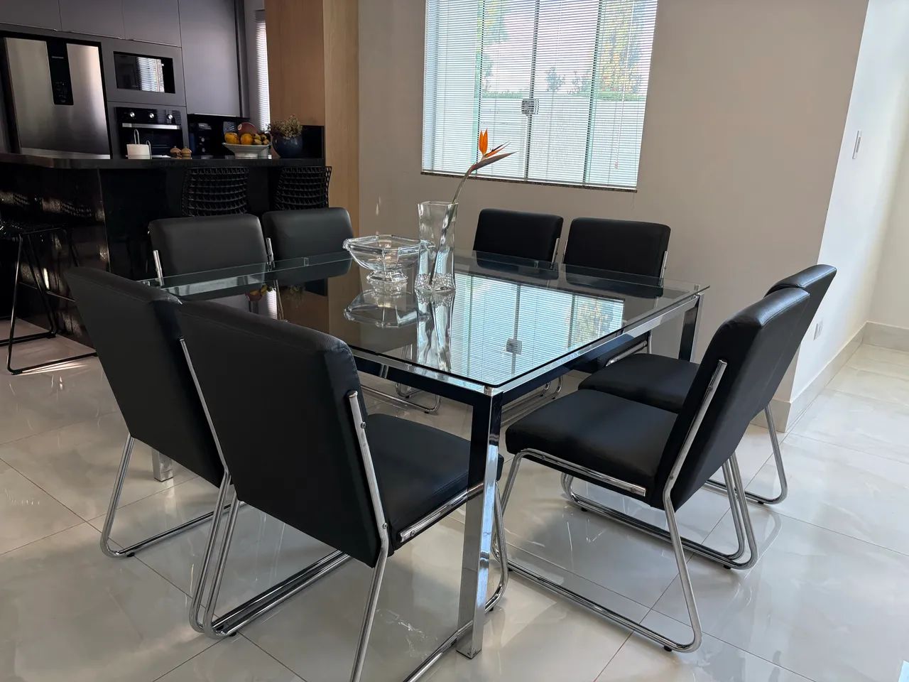 Mesa de jantar tampo vidro com 8 cadeiras  - Foto 5