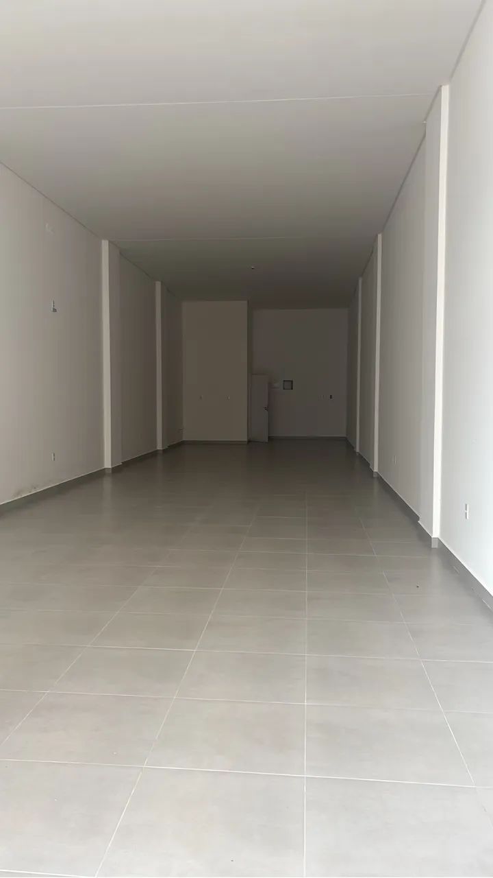 SALA COMERCIAL - PRONTA - AMPLAS / FRENTE RUA 