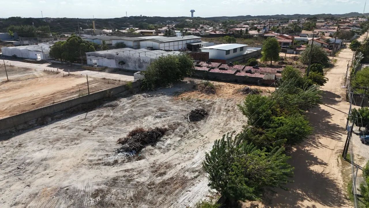 Aluga - se Terreno de 6.841 m2 - Candelária - Foto 2