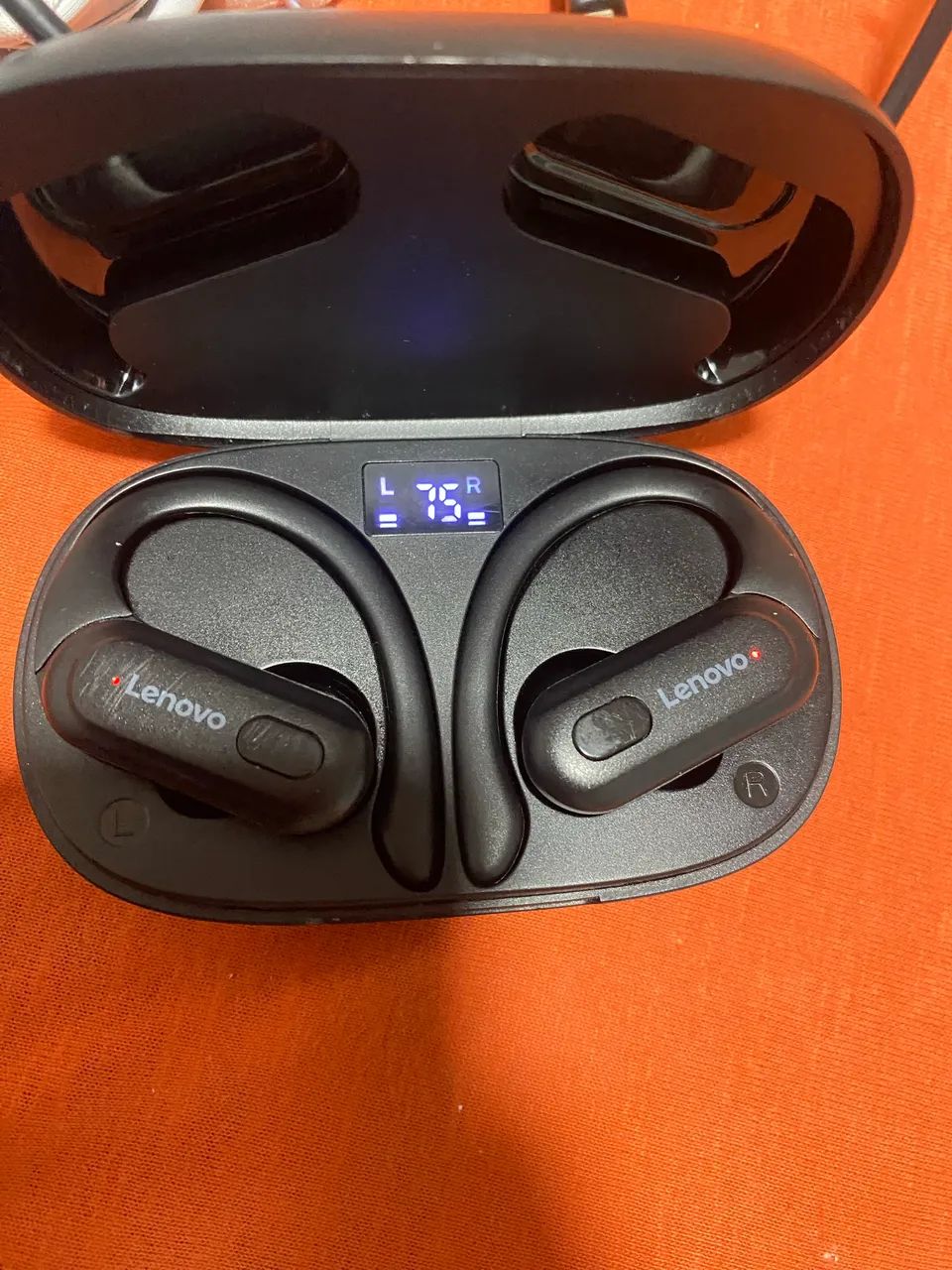 Selling headphones65724533407874121