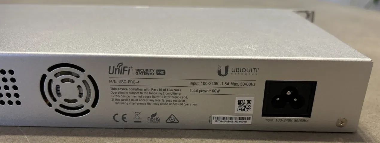 Roteador Ubiquiti UniFi Security Gateway USG-PRO-4 - Usado - Foto 3