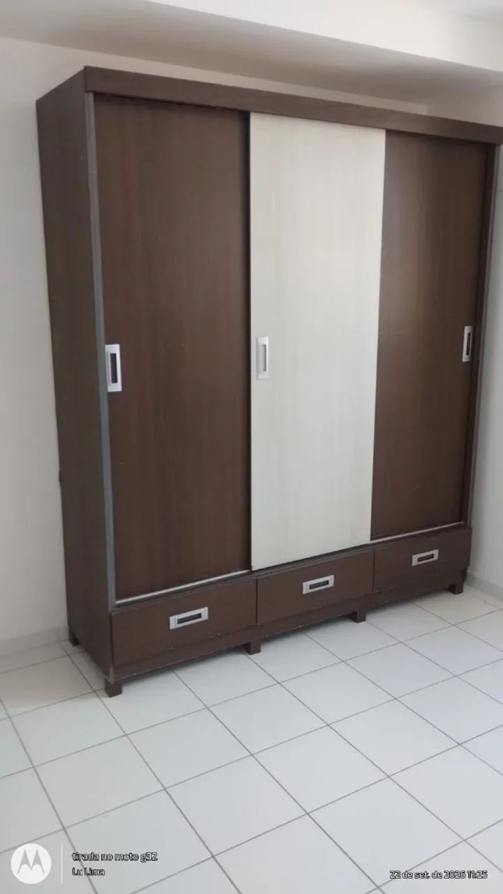 Guarda roupa 3 portas de correr em excelente estado 