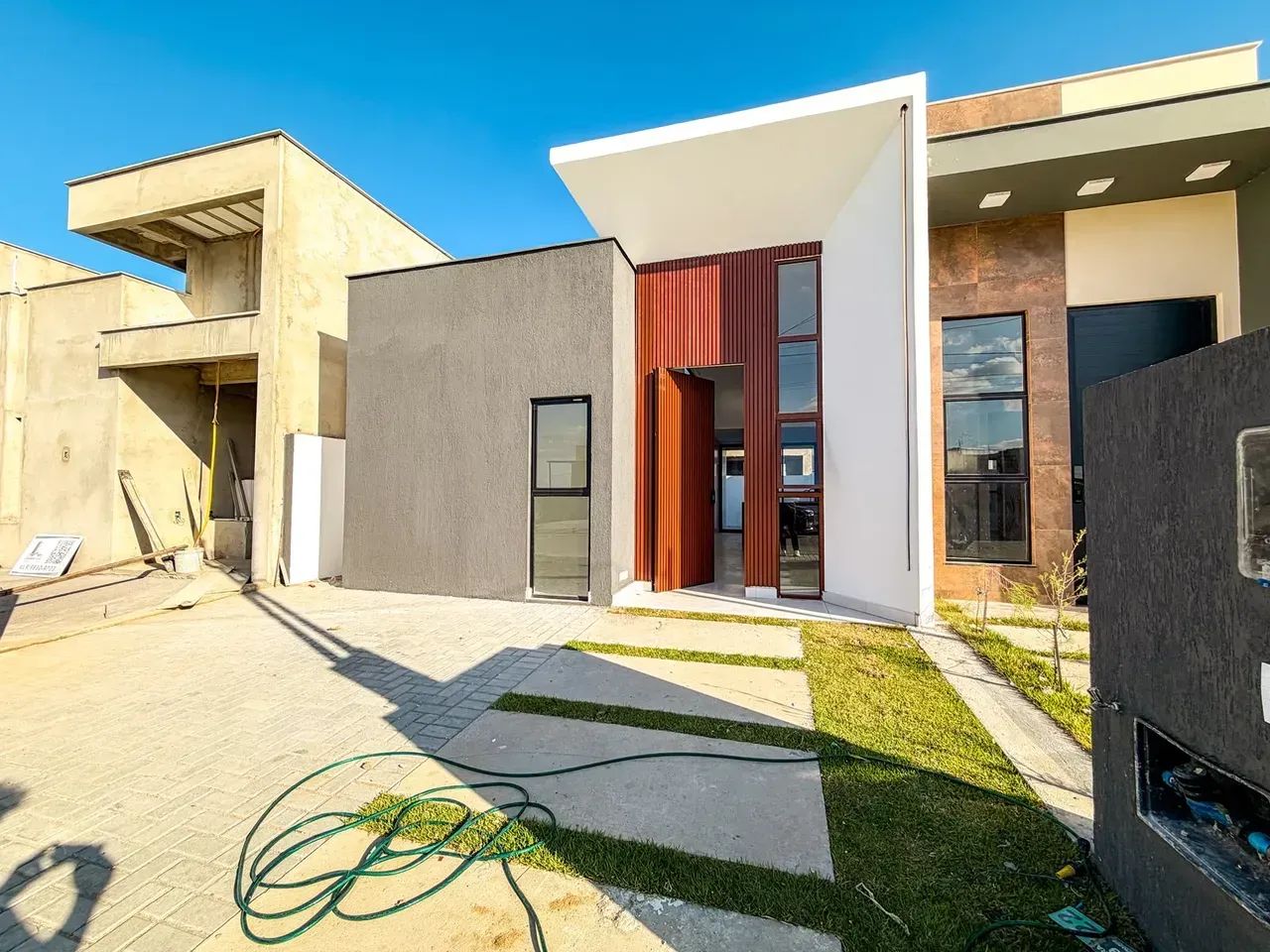 Casa no Village Sudoeste pronta para morar de 3 quartos - Foto 2