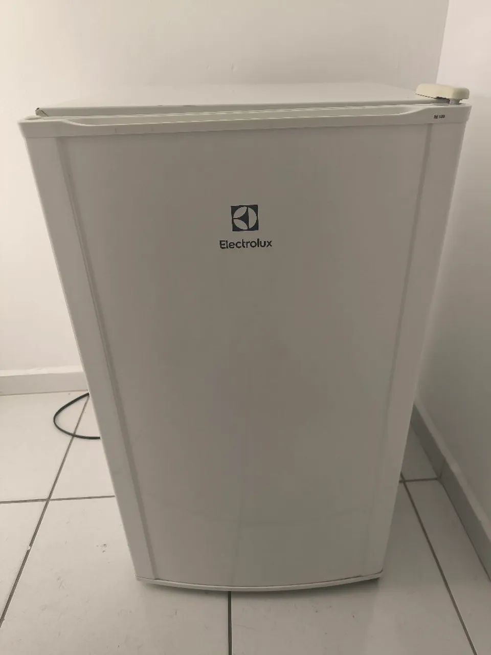Frigobar Electrolux RE120