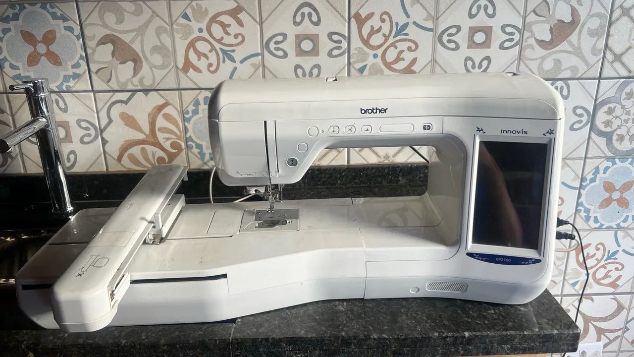 Bordadeira Brother BP2100