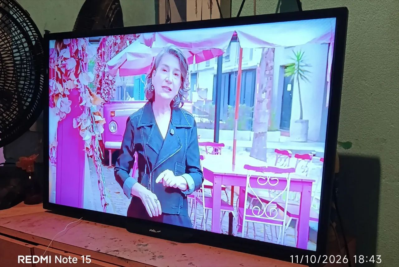 Vendo tv 32 polegadas não é smart  - Foto 2