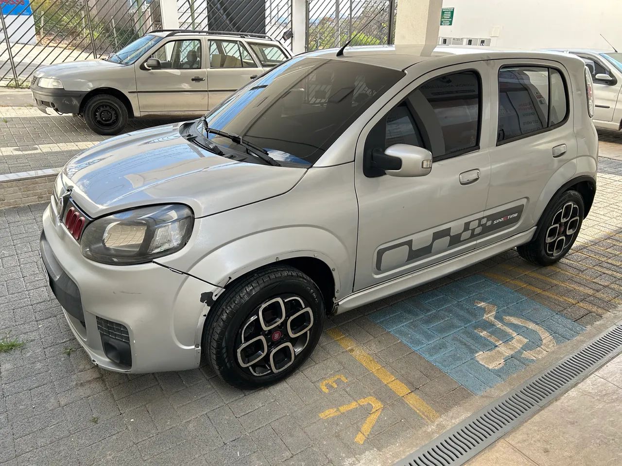 Fiat Uno Sporting 1.4 EVO Fire Flex 8V 4P 2016 - Foto 4