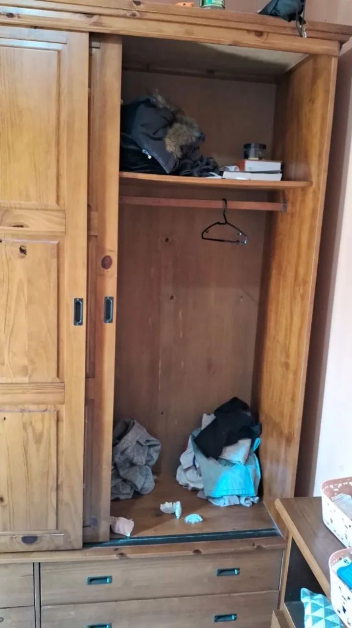 Guarda roupa de madeira  - Foto 4
