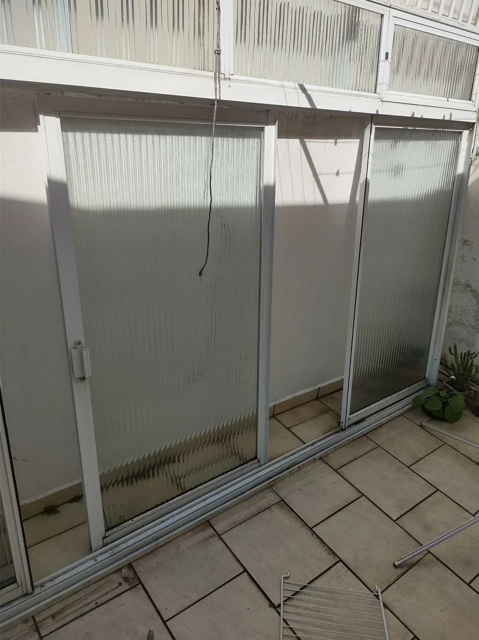 Janelão alumínio branco vidro canelado larg 2,97 alt 1,80 - Foto 2