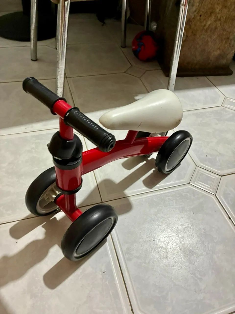 Triciclo infantil para equilíbrio 
