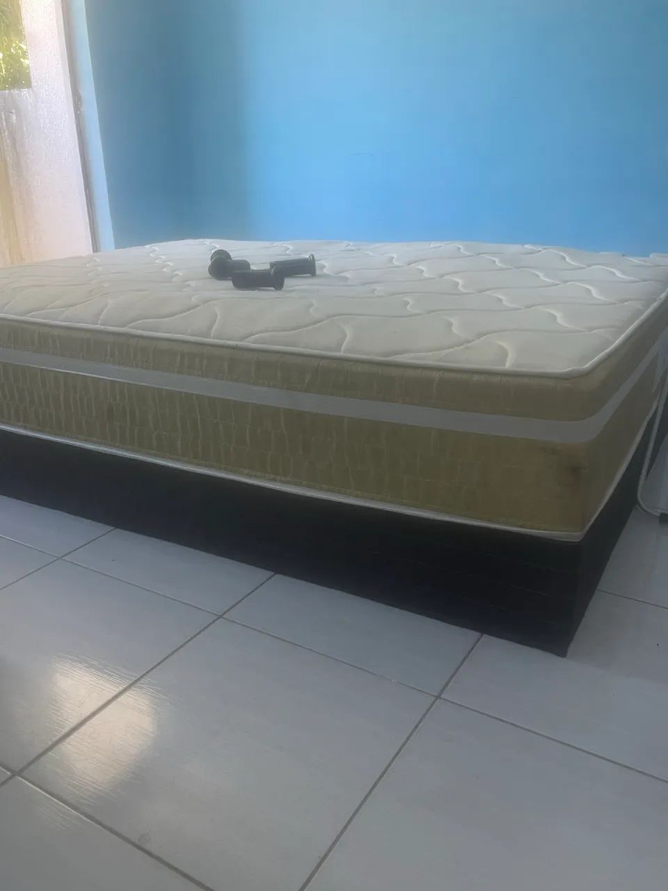 Cama de casal  para doar está quebrada  - Foto 3