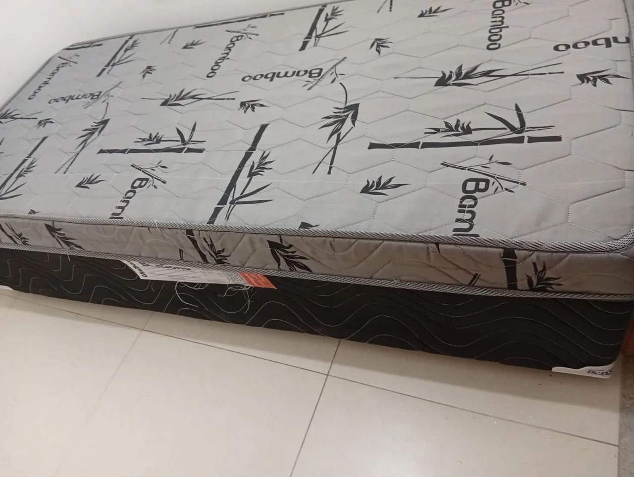 Base de cama solteiro com colchão embutido, nova igual a ZERO - Foto 2