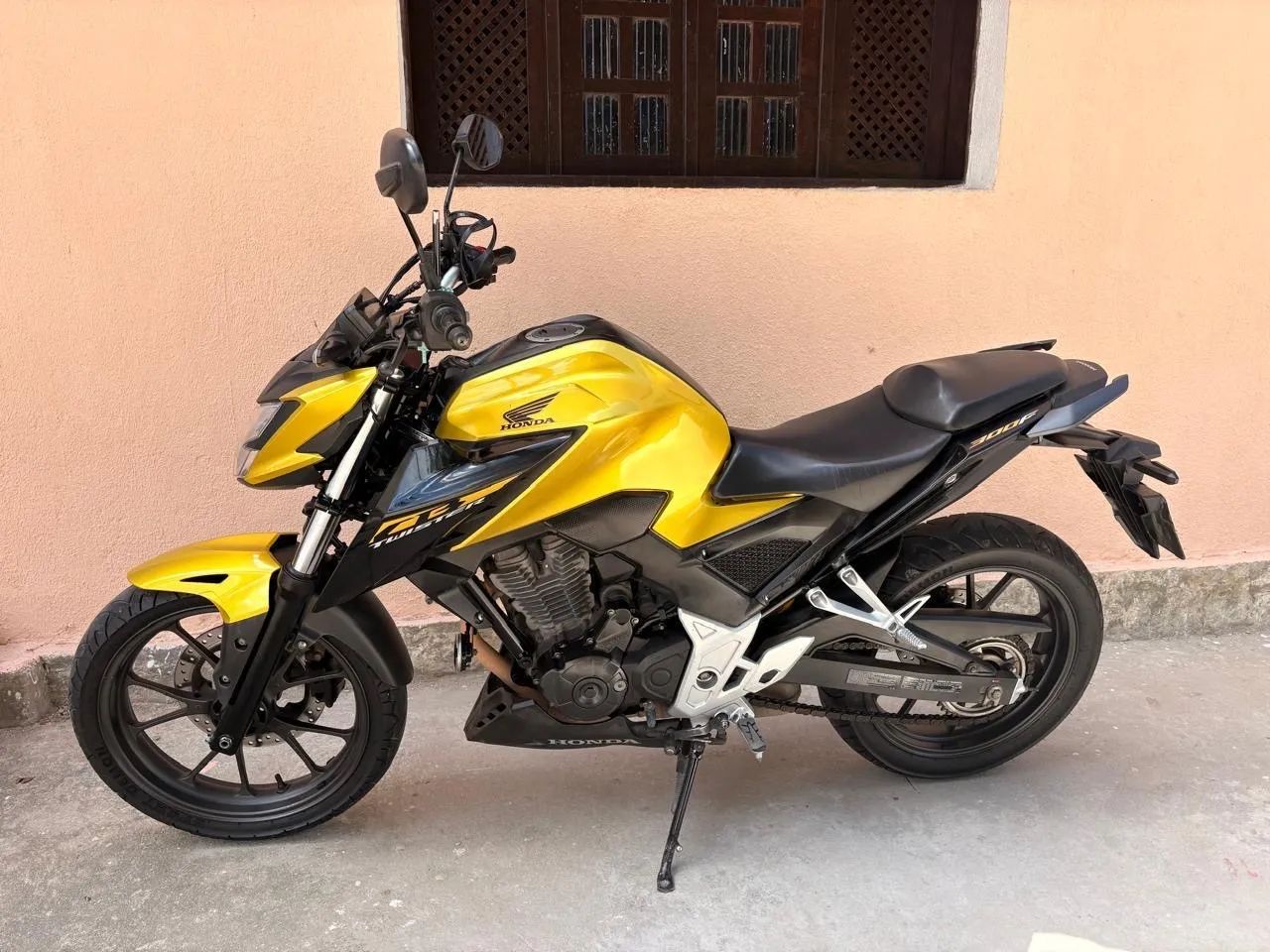CB 300F 2023 - Foto 2