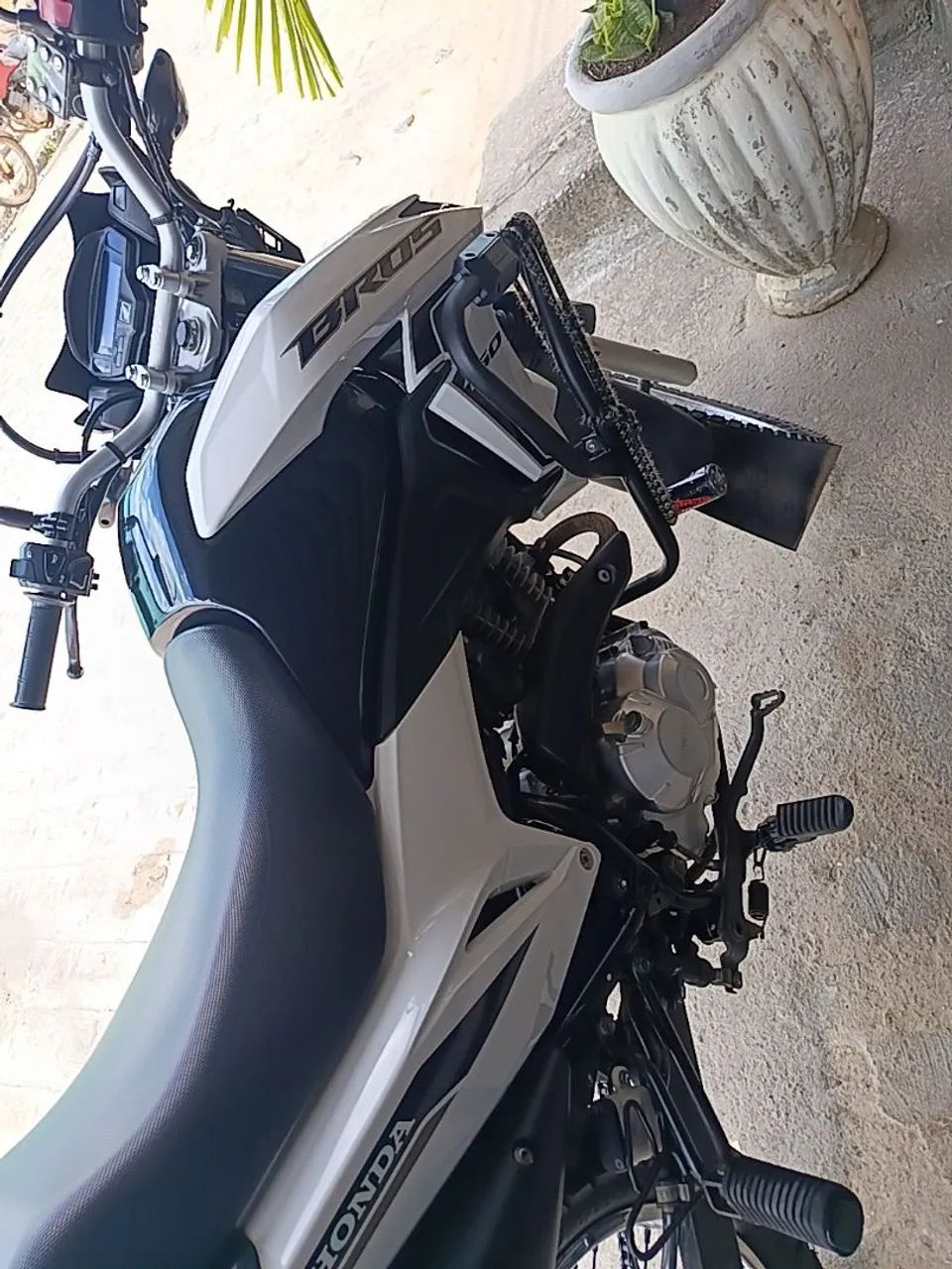 Bros 160