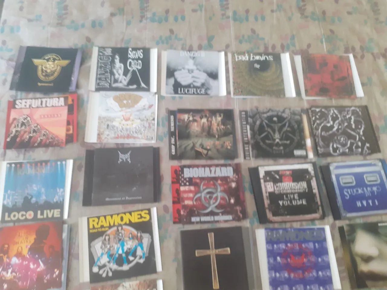 DEZENAS DE CAPAS E CONTRA CAPAS CDS ROCK METAL LEIA O ANÚNCIO  - Foto 4