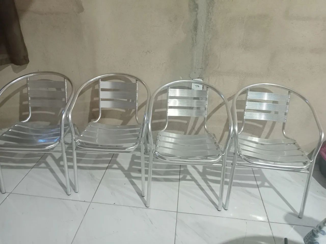Vendas de 4 cadeiras de alumínio 