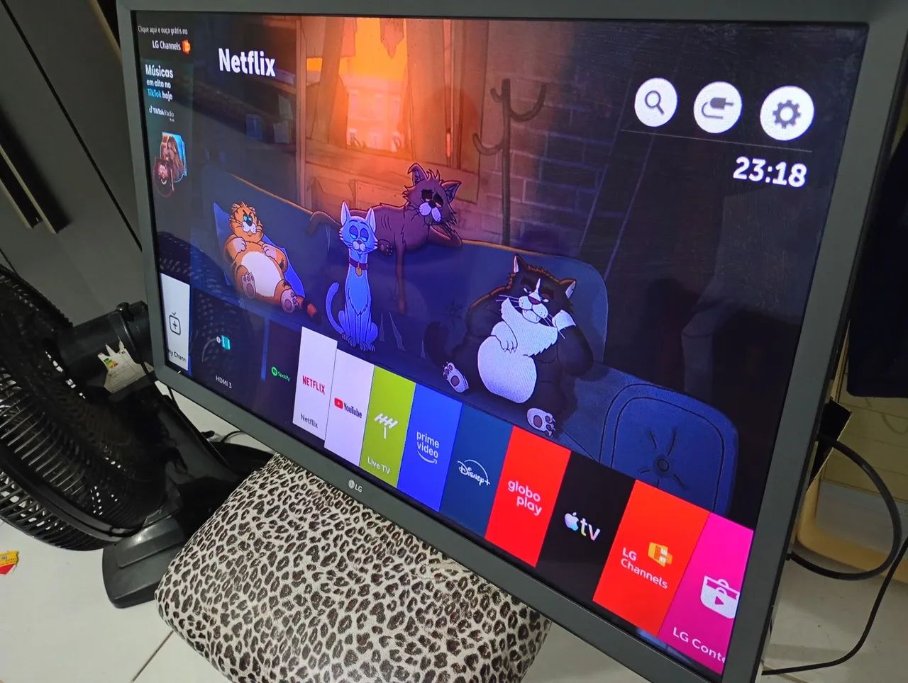 Vendo uma TV smart 32 polegadas com wi-fi Netflix YouTube Disney HBO  - Foto 5