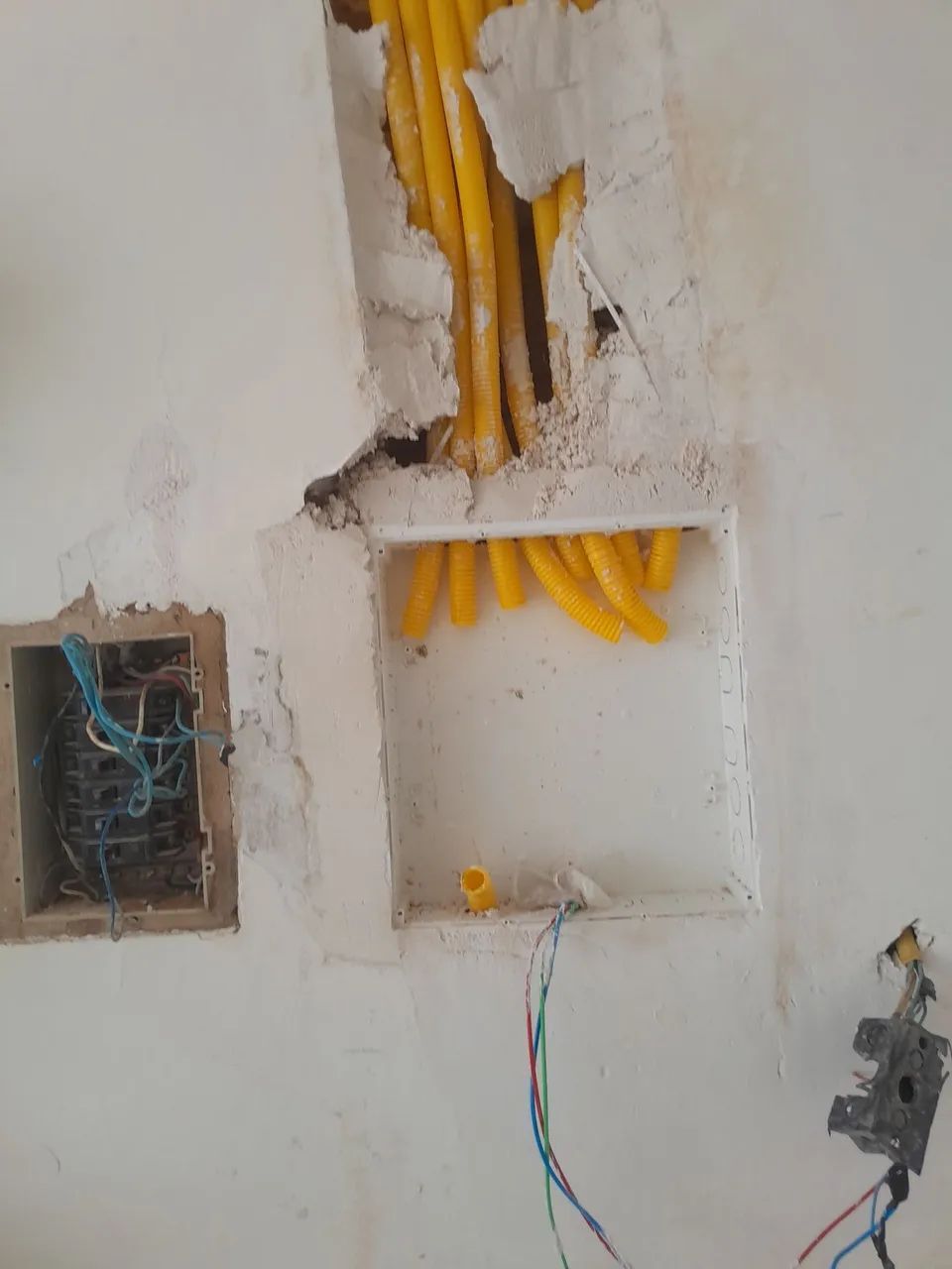 Preciso de eletricistas 