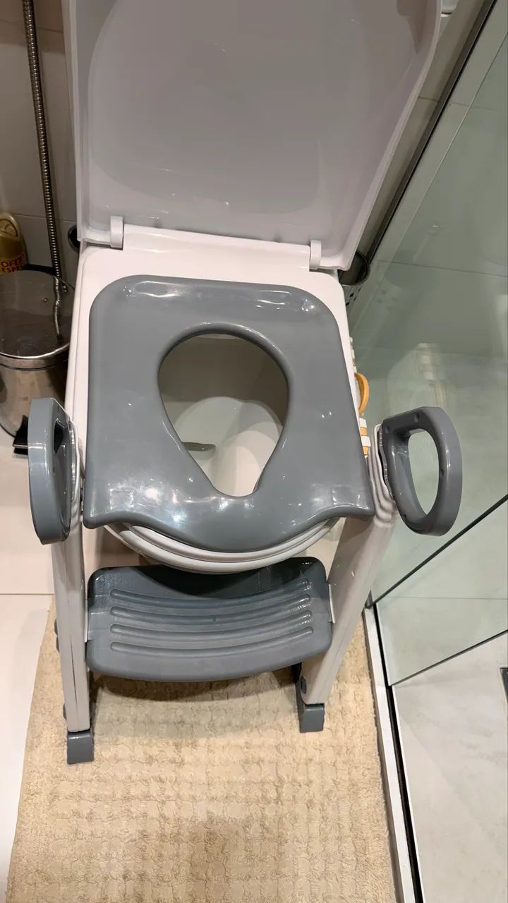 Redutor de assento de vaso sanitário com escada - Foto 2