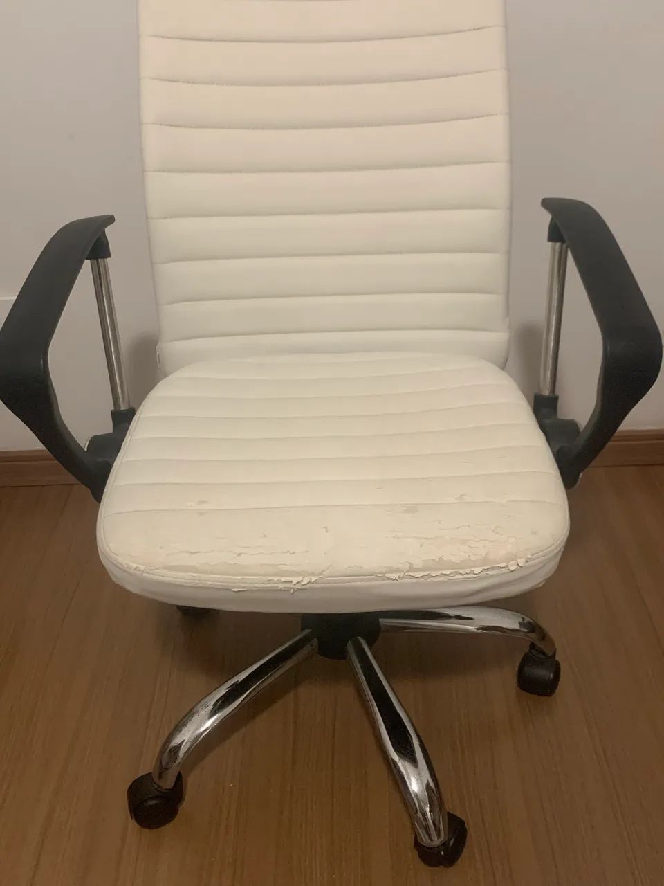 Cadeira de escritório branca com ajuste  - Foto 3