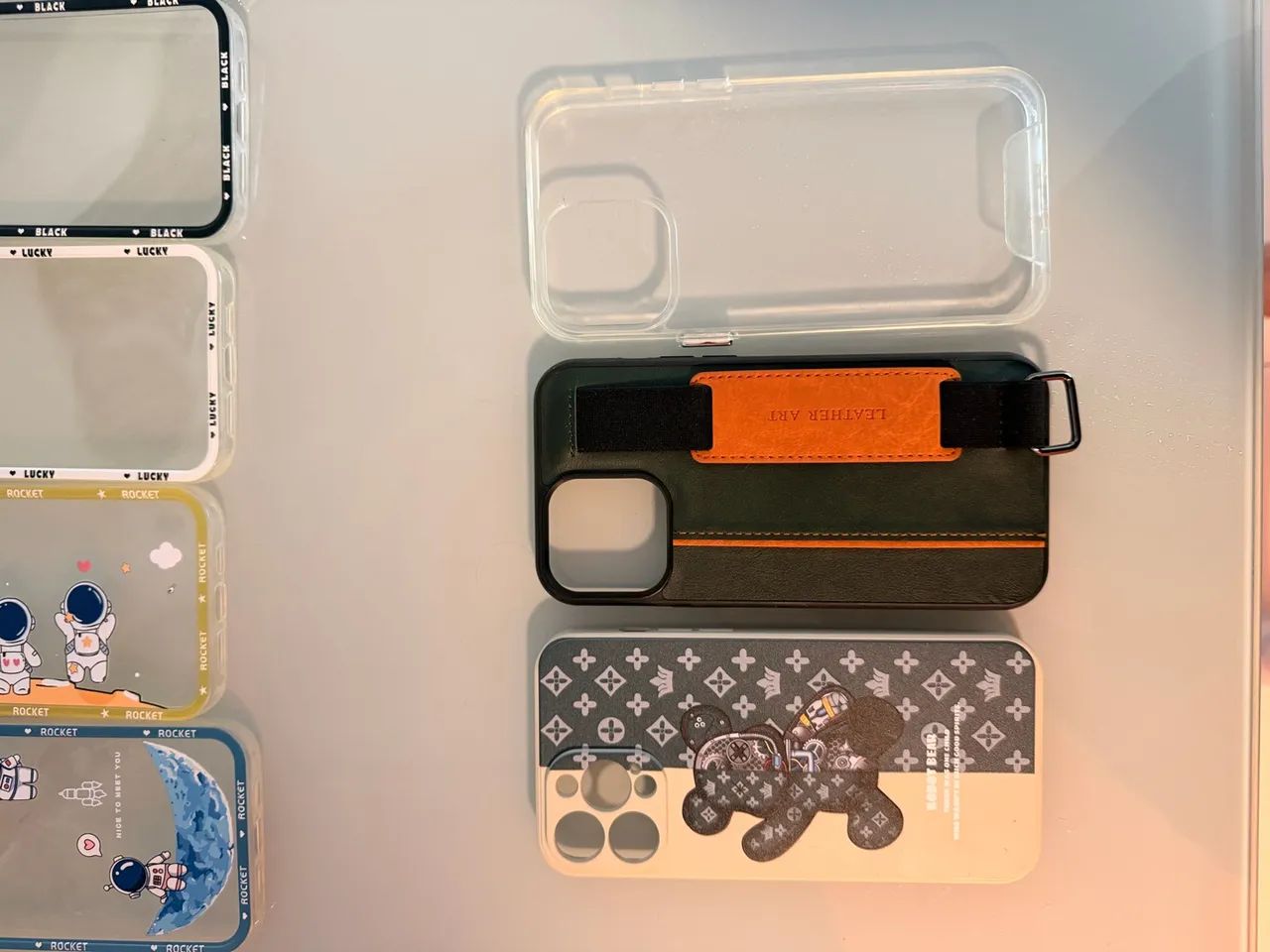 Lote com 21 Capinhas / Cases para iPhone 14 Pro Max (Variadas) - Foto 2