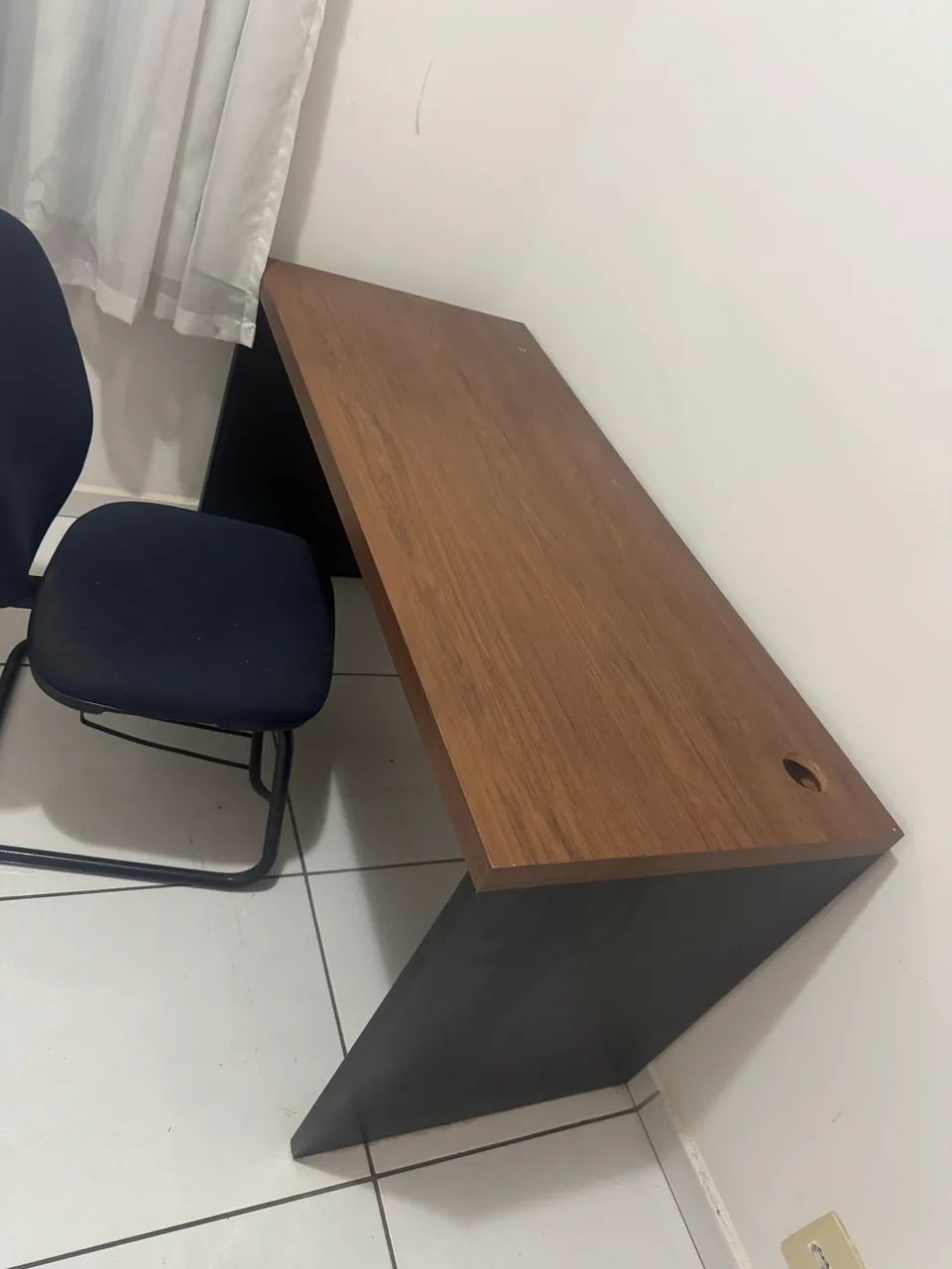 Vendo mesa com cadeira escritório - Foto 4