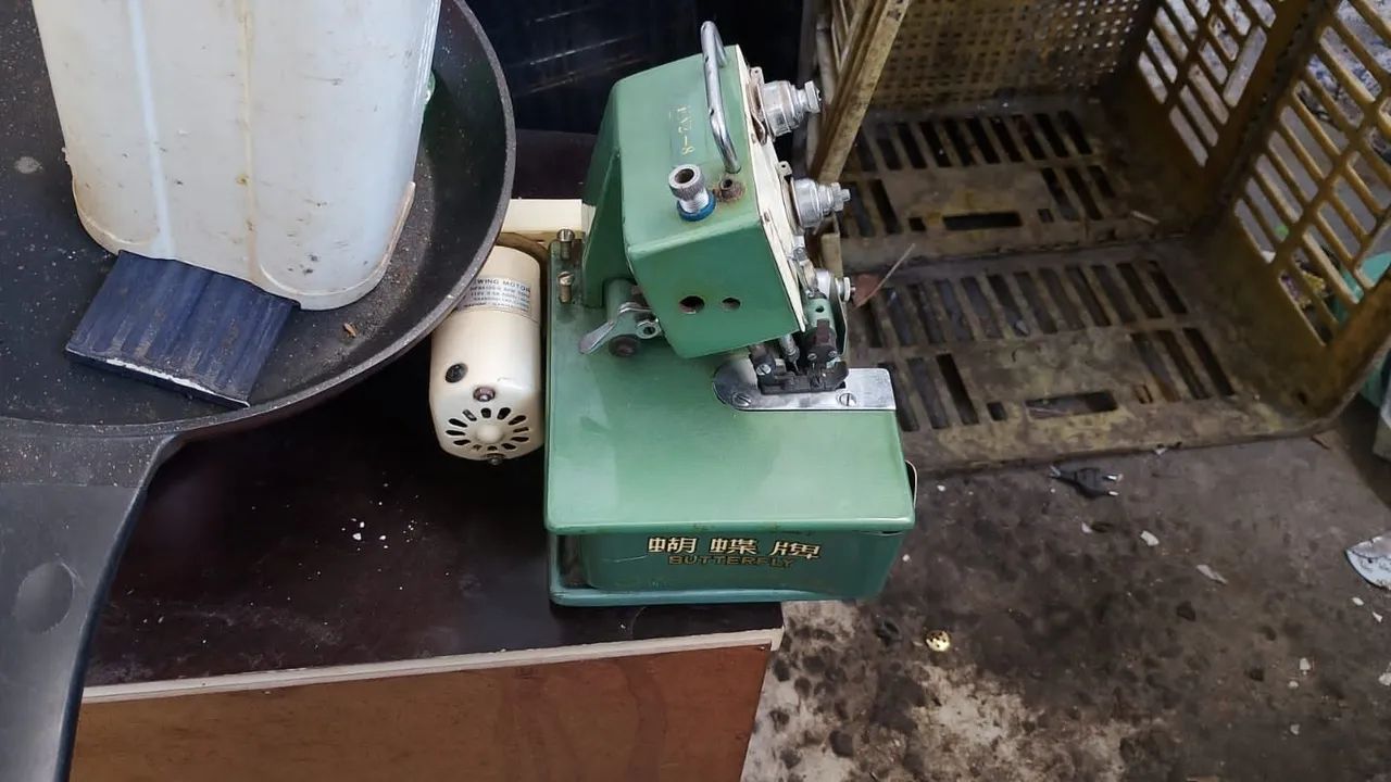 Máquina de costurar overlock  - Foto 3